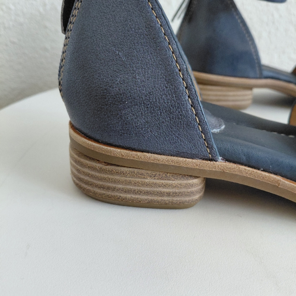 New without box  Soft Faxyn Womens Ankle Straps Stacked Heel Leather Sandals - Picture 10 of 16